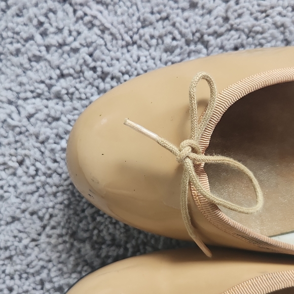 London Sole Ballet Flat, Size 42.5 Neutral light camel color - Picture 2 of 9